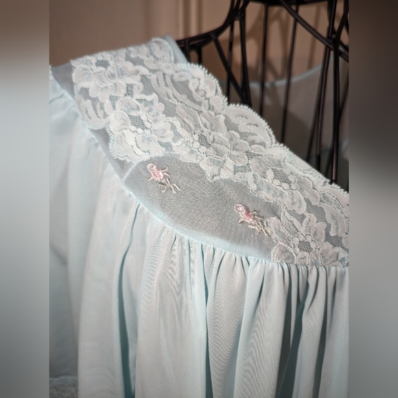 Shadowline Floral Full length Nightgown - Picture 2 of 10